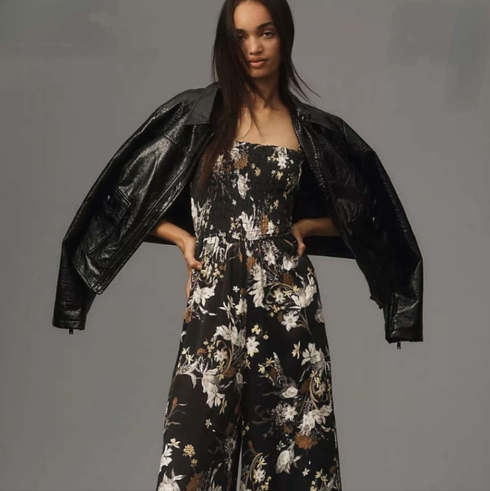Elegant Black Strapless Jumpsuit with Wide-Leg Design